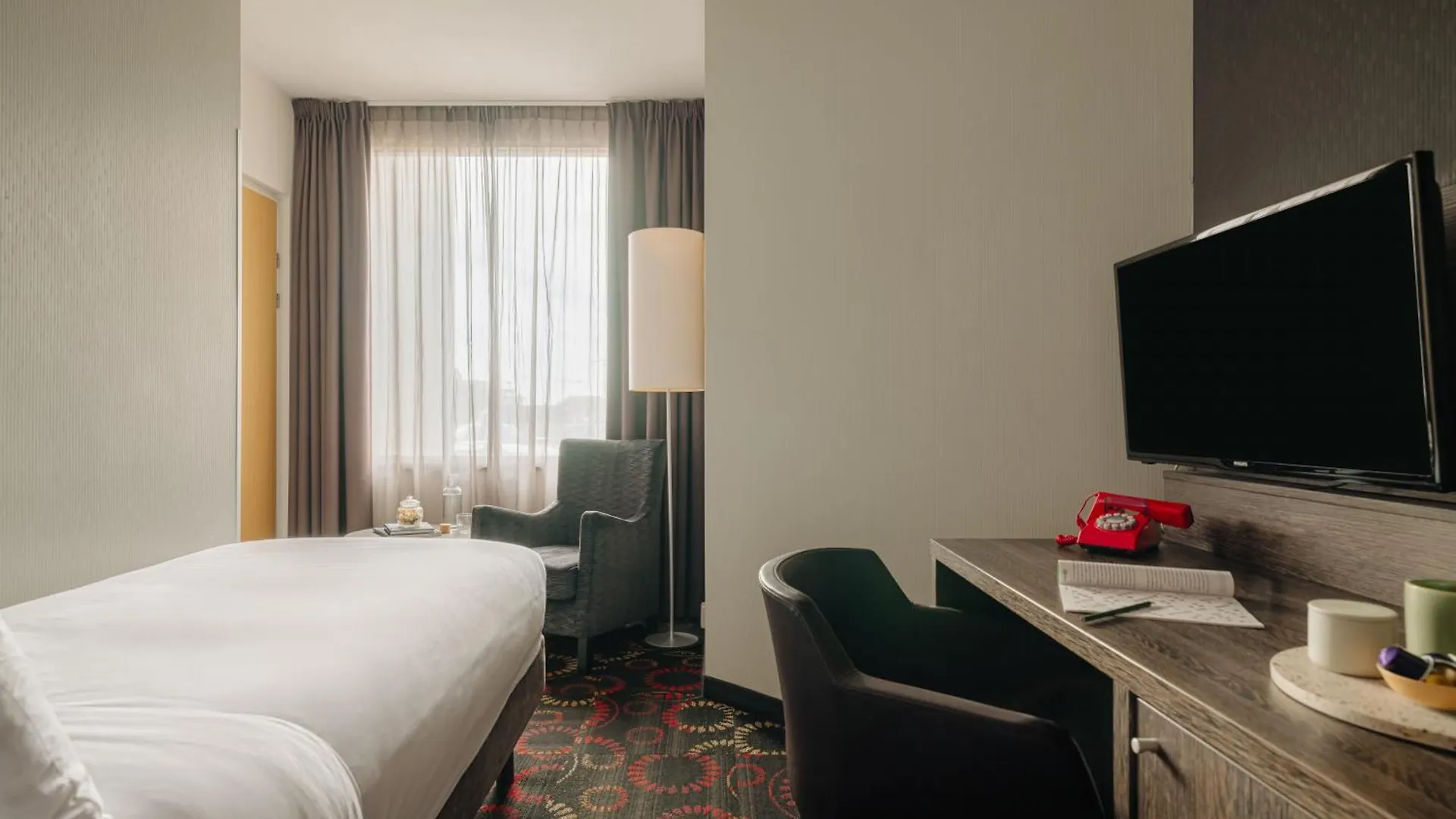Crown Hotel Eindhoven Centre 4*,