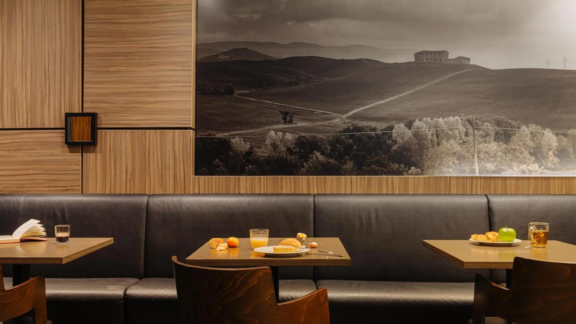 Crown Hotel Eindhoven Centre
